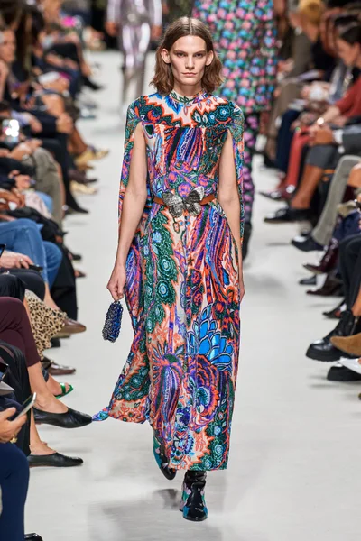 Look 30